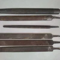 یه سری ابزار، لوله گیر، سوهان، آمپر متر