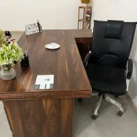 فروش یک دست مبل و میز کار و صندلی