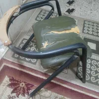 صندلی.