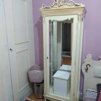 ویترین و میز و صندلی ناهار خوری