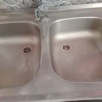 یک عدد سینک ظرفشویی دوقلو