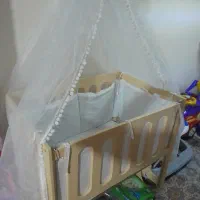 تخت کنار مادر