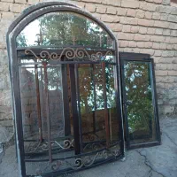 دو عدد پنچره با شیشه های رنگی اینه ای سالم