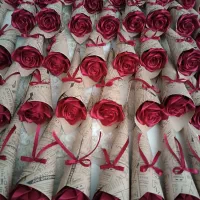 شاخه گل رز ساتن