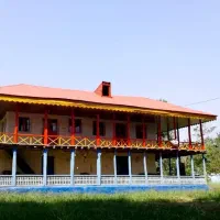 ویلایی-سنتی-دارای-عرصه-4000-متر-سند-مالکیت-تک-برگ