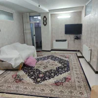 آپارتمان دوخوابه .دارای آسانسور وانباری.تراس کوچک