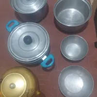 مقداری ظرف میفروشم