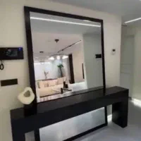 کنسول و ایینه بفروش می‌رسید بدلیل تعقییر دکوراسیون