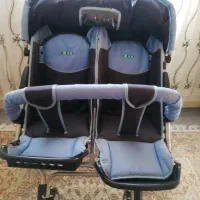 کالسکه ی دو قلو