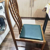 میز چوبی چهارنفره و چهار عدد صندلی چوبی