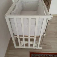 تخت کنار مادر