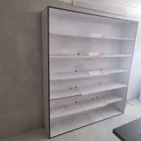 قفسه و میز و کف ویترینی