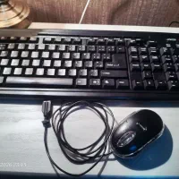 یک عدد موس و کیبورد کامپیوتر