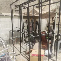 تعدادی رگال لباس و رخت اویز