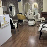 اجاره اتاق و لاین های زیبایی در خیابان اصلی معلم