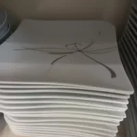 سرویس چینی ۱۸نفره.سالم درحدنو