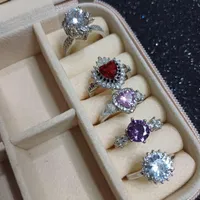 انگشتر و گوشواره و باکس کادویی شیک