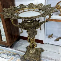 میوه خوری کنار سالنی