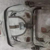 کیف ها همه سالم هستن و شیک