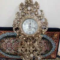 ساعت دیواری طلایی