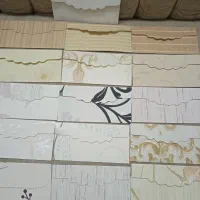 با کاغذ دیواری درست شده