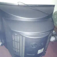 یک عدد تلویزیون بزرگ ال جی