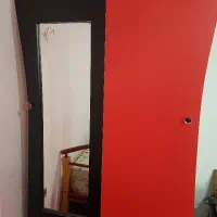 کمد مشکی و قرمز