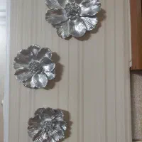 سه عدد گل نقره ای