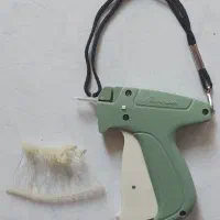 دستگاه تفنگ زن یااتیکت زن لباس