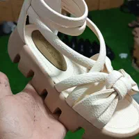 تک فروشی نگین