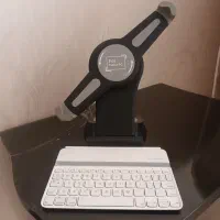 نگهدارنده تبلت ۱۰ اینچی و کیبورد بلوتوث