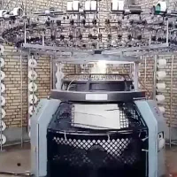 کارگر خانم جهت بافندگی