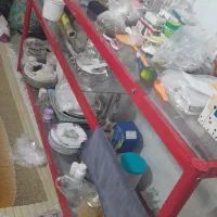 ویترین و قفسه فلزی