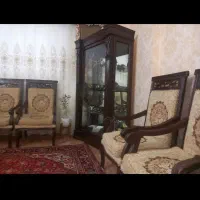 مبل ۹نفره به همراه یک میز بزرگ و دو میز کوچک