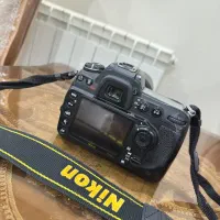 دوربین nikon همراه با لنز