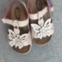 این یه جفت دمپایی خونه ما جامانده