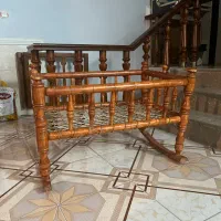 گهواره کنار تخت مادر