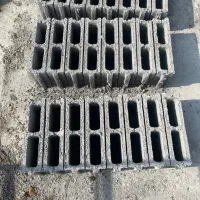 سه کارگر ایرانی با جای خواب  تهران برای بلوک زنی