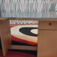 میز تحریر با شیشه روش