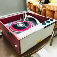 گرام monarch انگلیس کاملا سالم با ۵ عدد صفحه خارجی