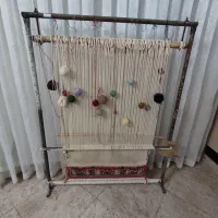 دار قالی همراه با ابزار و نخ ها