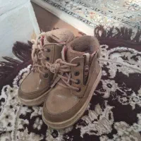 کفش و پیراهن بچگانه|کفش و لباس بچه|اصفهان, باتون|دیوار