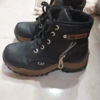 تعدادی کفش کتونی پوتین کاپشن پلیور