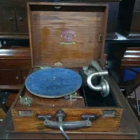 گرامافون قدیمی کلاسیک