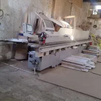 اوستا کار در گارگاه واس منتاژ کار برش کار