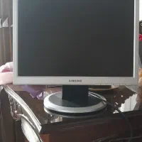 مونیتور و کیبورد کامپیوتر