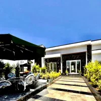 فلت ۲۳۰متری با آلاچیق فضای باز /داخل شهرک با اصالت