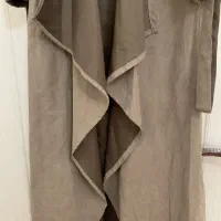 بارونی بلند|لباس|صومعه‌سرا, |دیوار