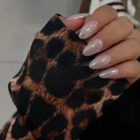 خدمات کاشت و ترمیم ناخن