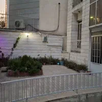 ساختمان حیاط دار